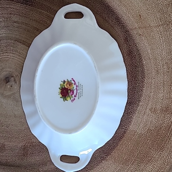 Vintage Duo: Royal Albert Old Country Roses vanity set - Picture 4 of 9